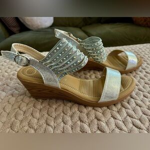 LUCITA Silver Rhinestone Wedge Heel SANDALS women size 8.5 Lightweight